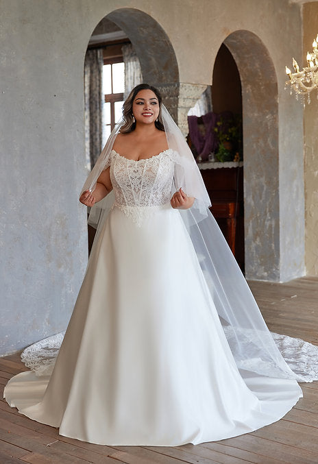 Winslet Wedding Dress (Curve Collection)
