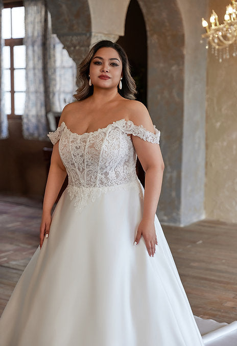 Winslet Wedding Dress (Curve Collection)