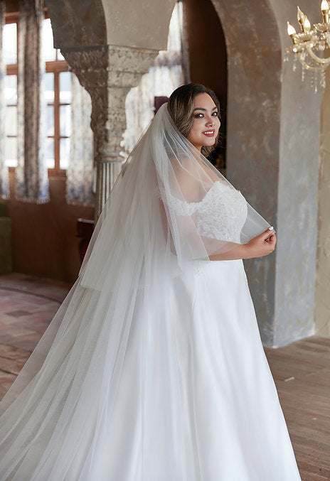 Winslet Wedding Dress (Curve Collection)