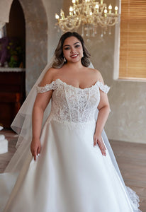 Winslet Wedding Dress (Curve Collection)