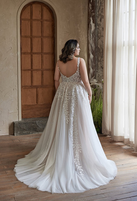 Laurell Wedding Dress (Curve Collection)