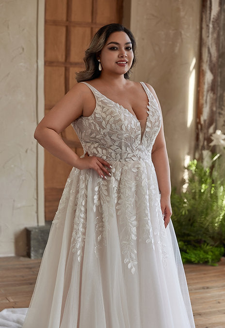 Laurell Wedding Dress (Curve Collection)