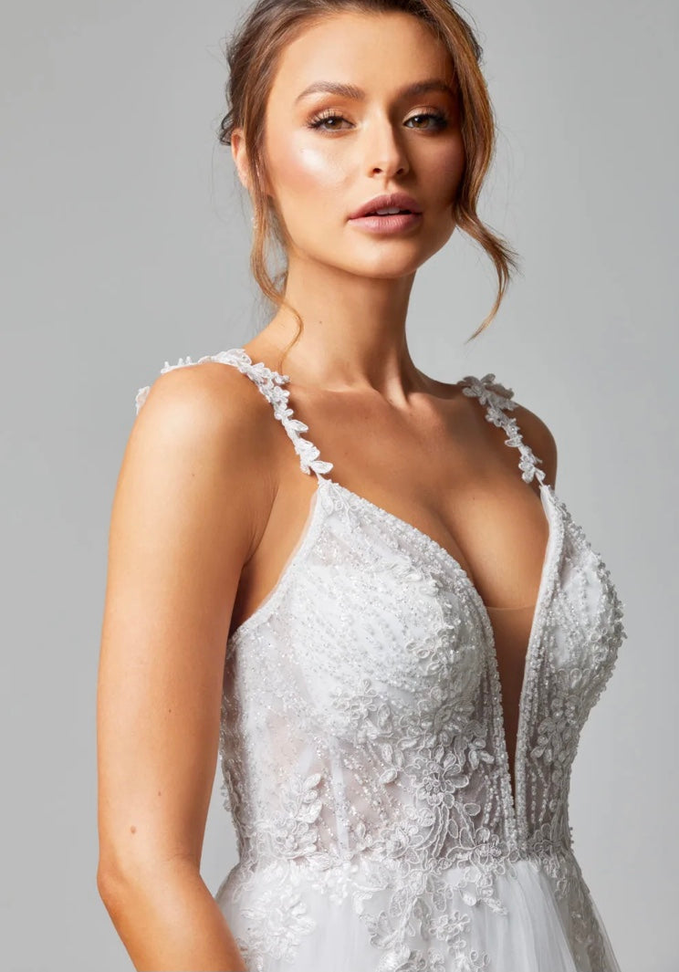 Mia Vintage White Wedding Gown